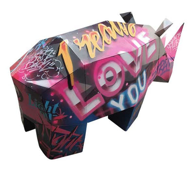statue rhinocéros graffiti multicolore tage love you