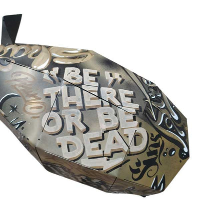 statue rhinocéros graffiti or et noir tage be there or be dead